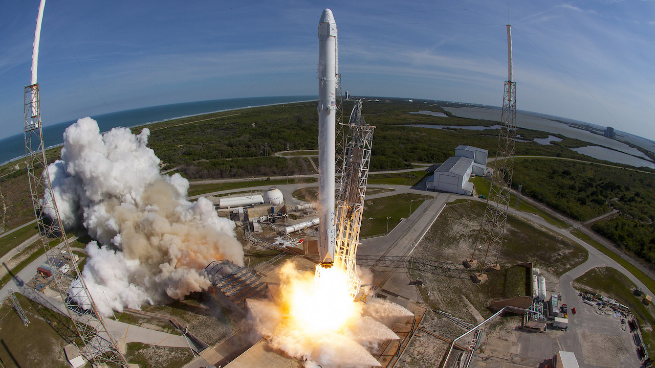 Look At These Amazing Photos Of SpaceX's Rocket Cargo Ship Returning ...